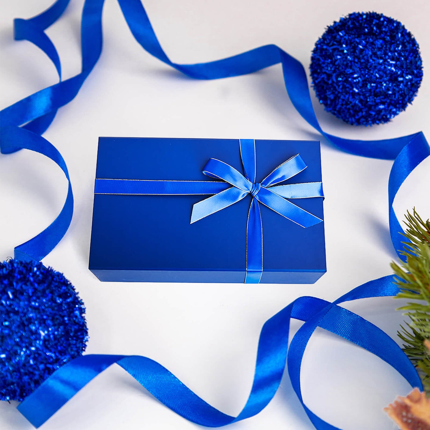 LIFELUM Navy Blue Gift Box 13.8in