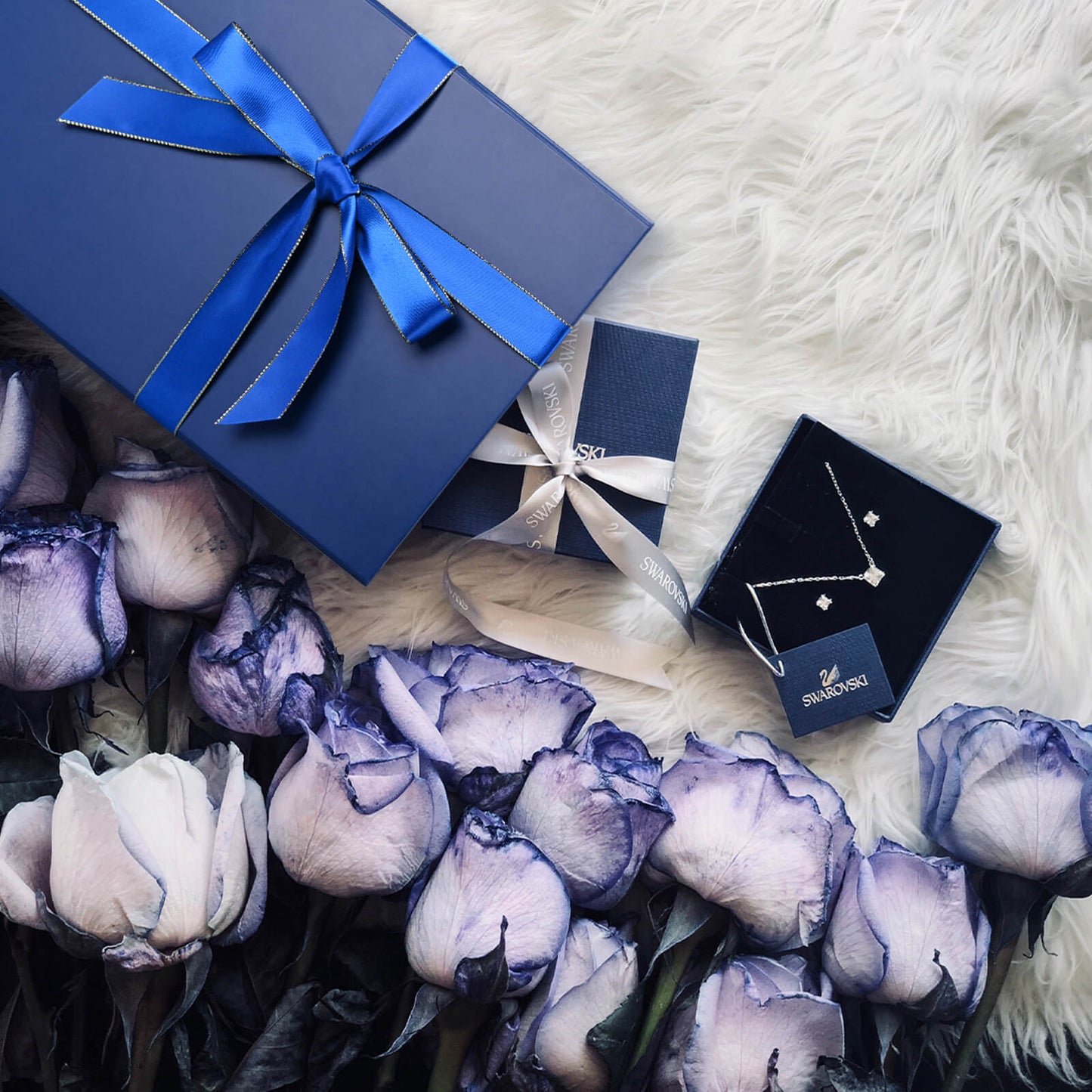 LIFELUM Navy Blue Gift Box 13.8in