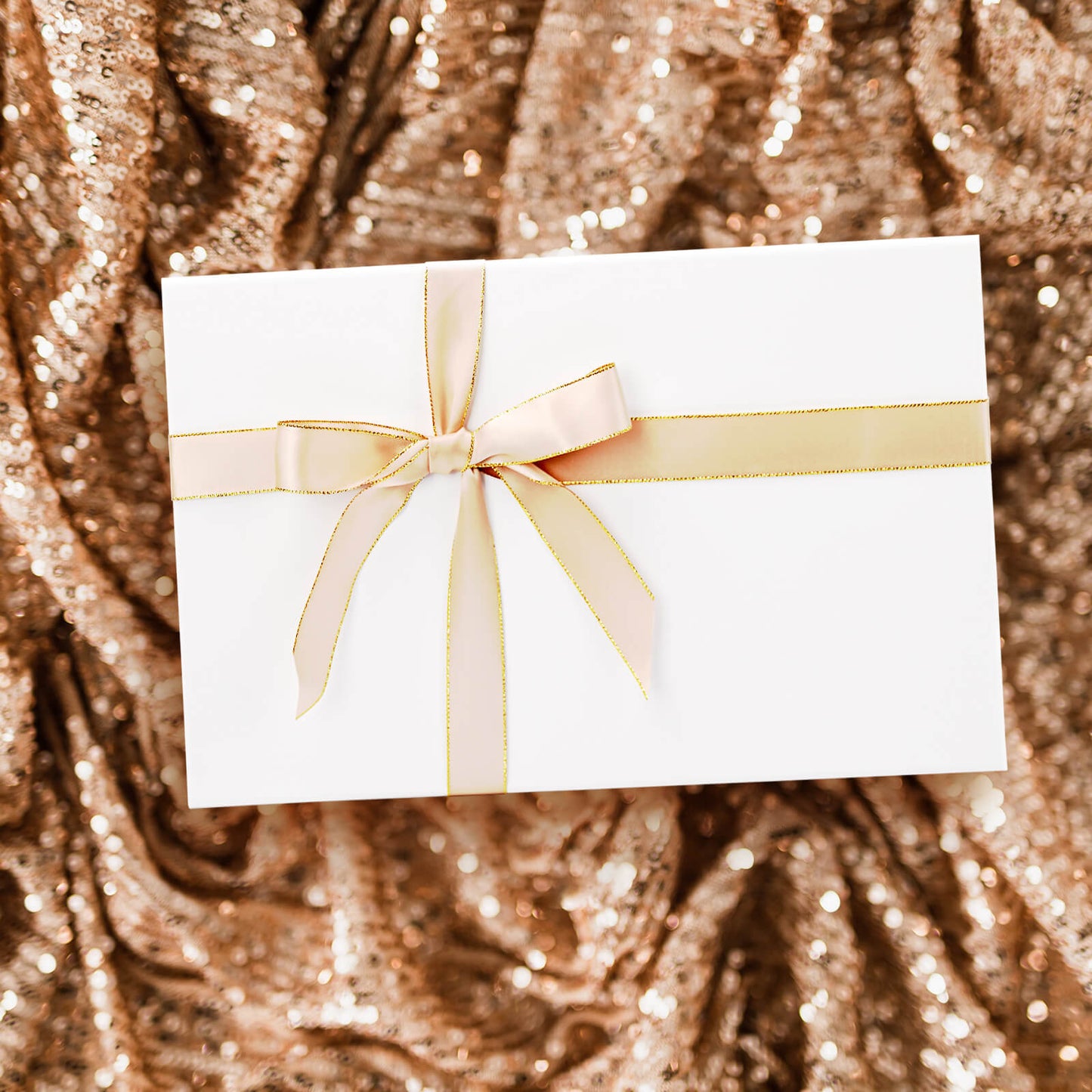 LIFELUM White Gift Box 13.8in