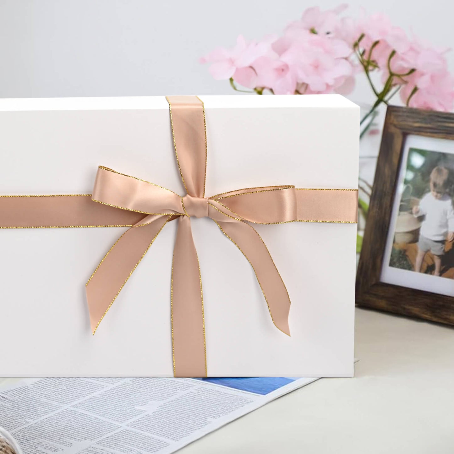 LIFELUM White Gift Box 13.8in