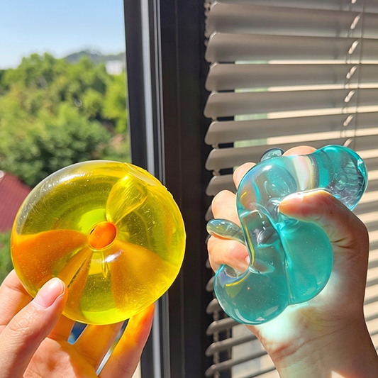 Solid-color maltose-filled donut squeeze toy – moldable, slow-rise, stress-relief, and grip-friendly.