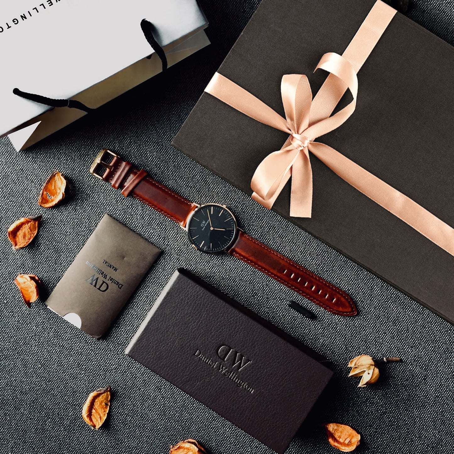 LIFELUM Black Gift Box 13.8in