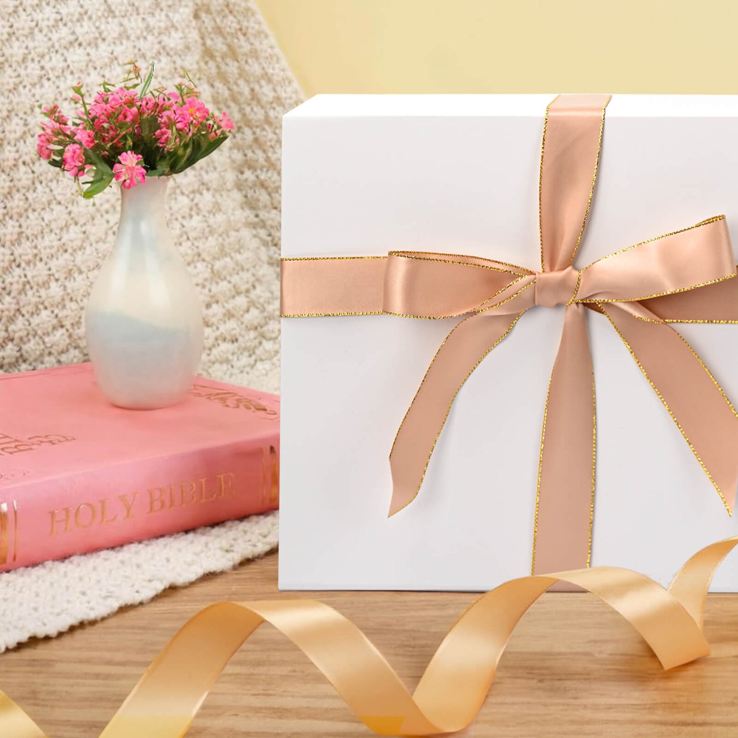 LIFELUM White Gift Box 13.8in