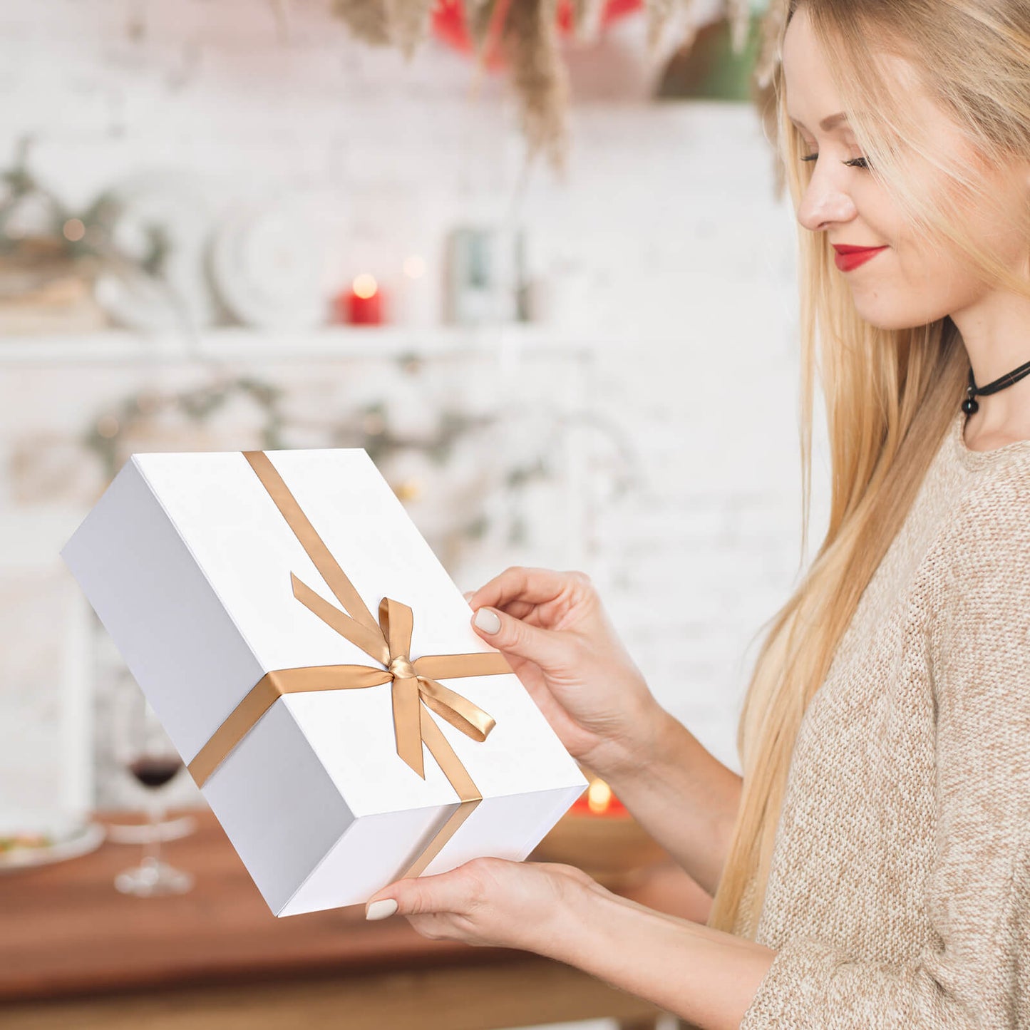 LIFELUM White Gift Box 13.8in