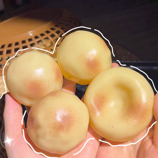 "Vaseline-textured" potato-shaped slow-rise stress relief squeeze toy.