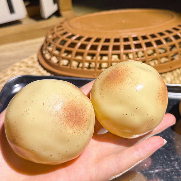 "Vaseline-textured" potato-shaped slow-rise stress relief squeeze toy.