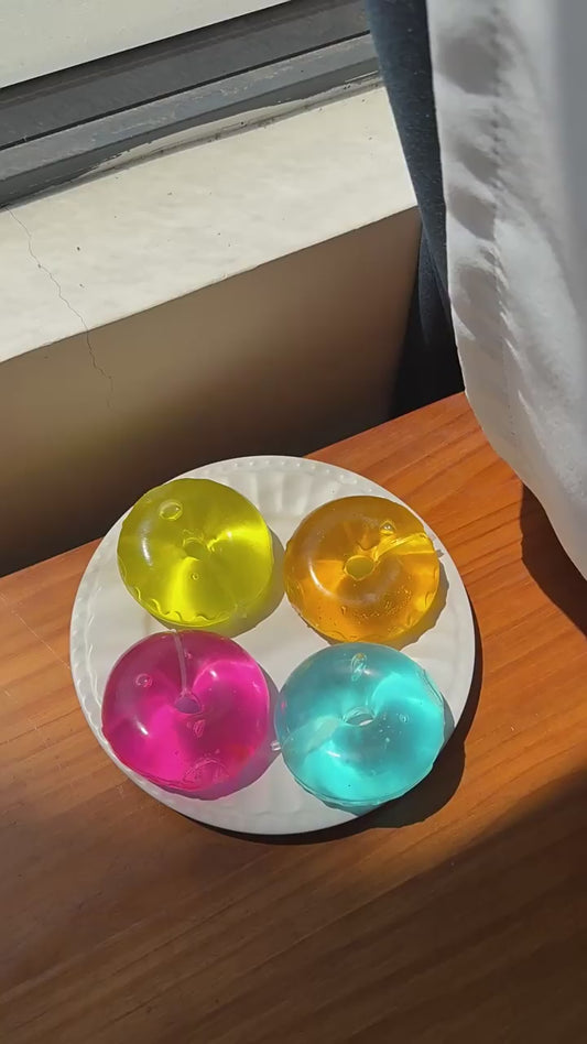 Solid-color maltose-filled donut squeeze toy – moldable, slow-rise, stress-relief, and grip-friendly.